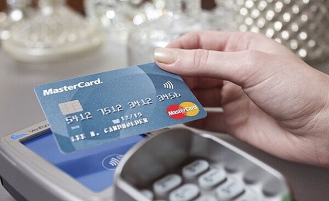 Có nên Đáo hạn thẻ tín dụng không?